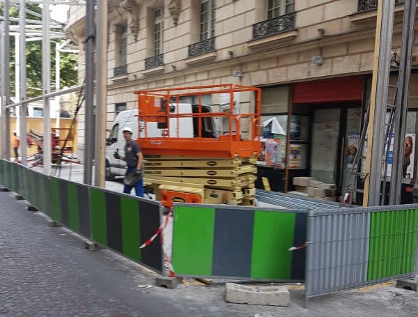 Installation de rideaux métalliques