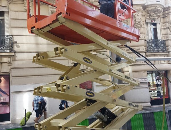 Installation de rideaux métalliques