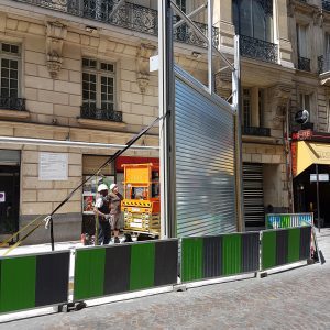 Installation de rideaux métalliques