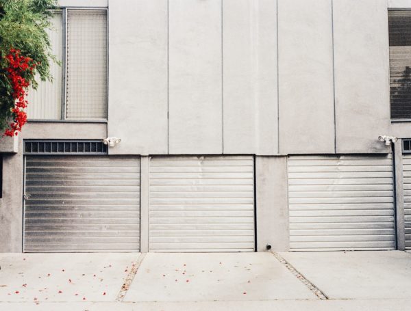 Comment installer un rideau métallique ?