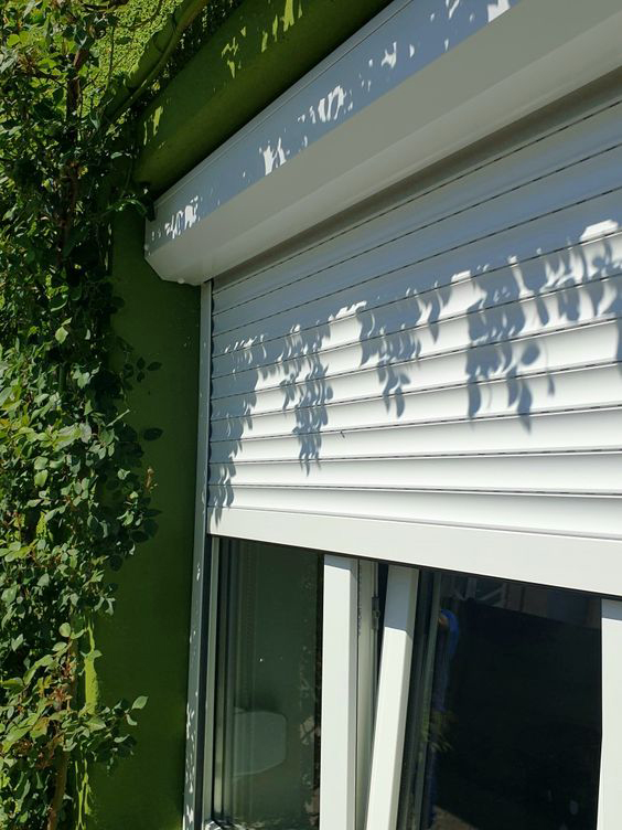stores-metalliques-design-protection-solaire-pour-votre-habitation